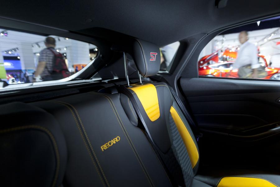  Ford Focus ST 2010 года  (фото 28 из 46)